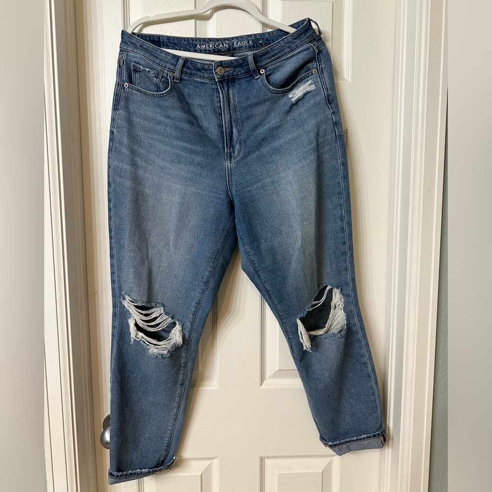 American eagle. Size 12 mom jean. Distressed.